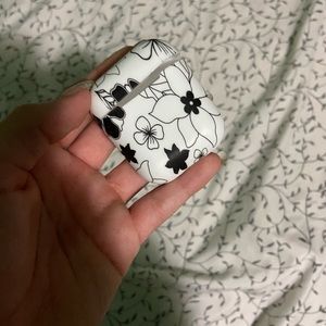 AirPods gen 1 floral case!